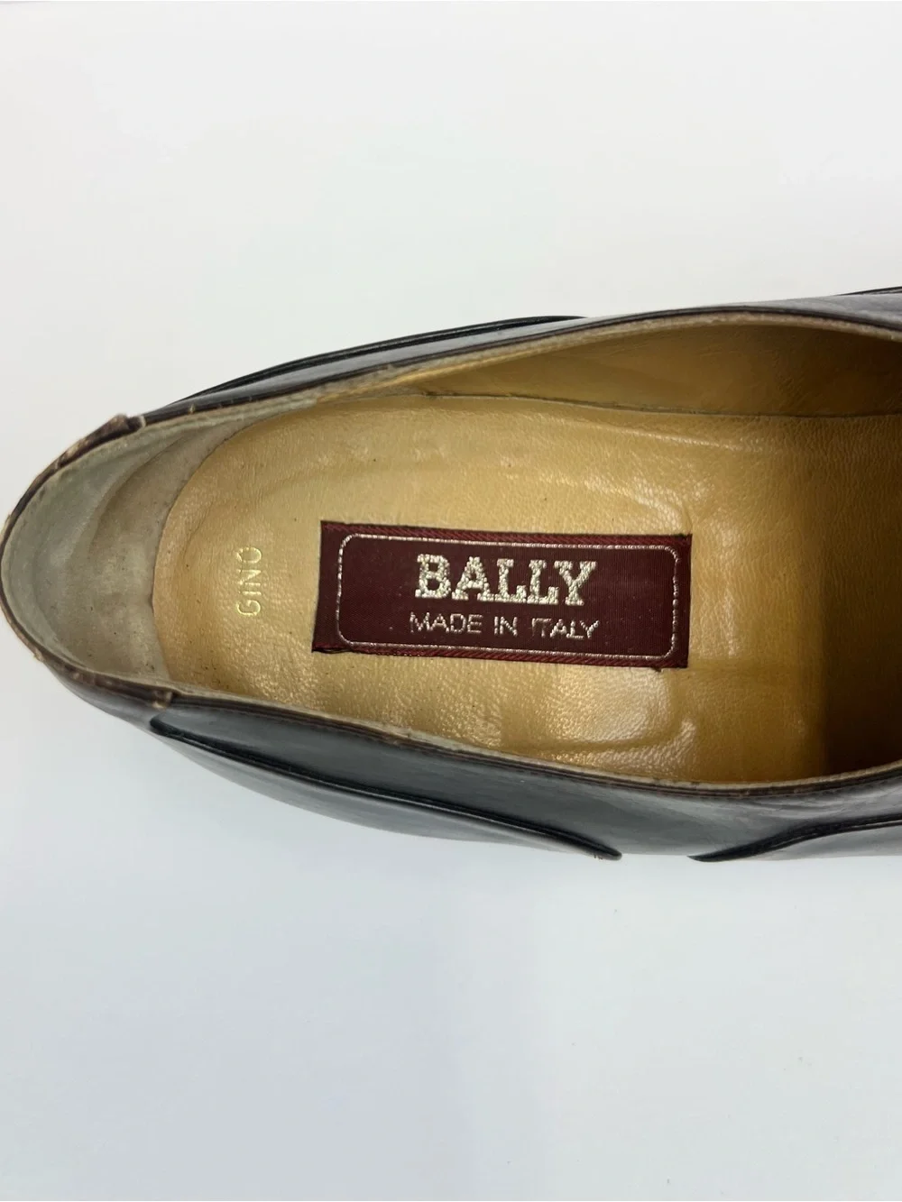 Bally sleek lace